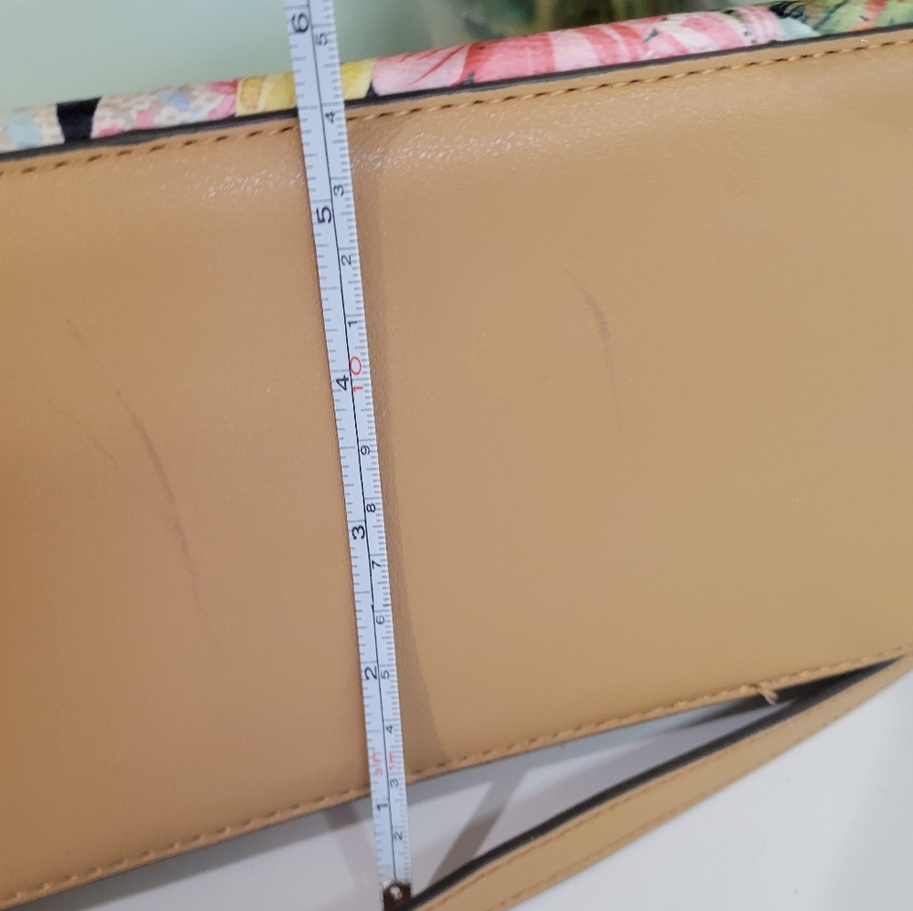 🥳HP🥳 NANETTE LEPORE floral dome bag. several compartments crossbody satchel - Picture 14 of 14